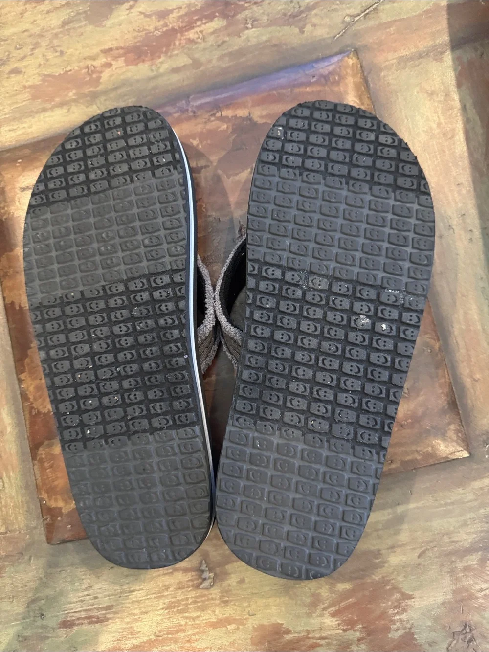 EUC Kid’s Sanuk sandals. Size 6-7